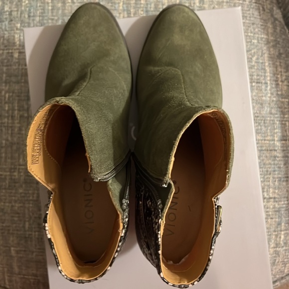 Vionic heeled bootie - Picture 8 of 10